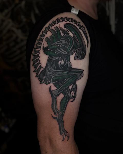 Illustrative xenomorph creature tattoo by @goretattoos