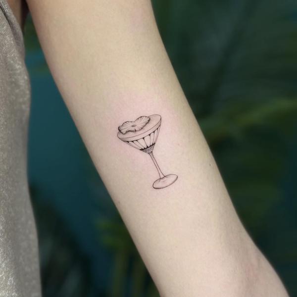 Fine line cocktail glass tattoo by @tatti_ptc