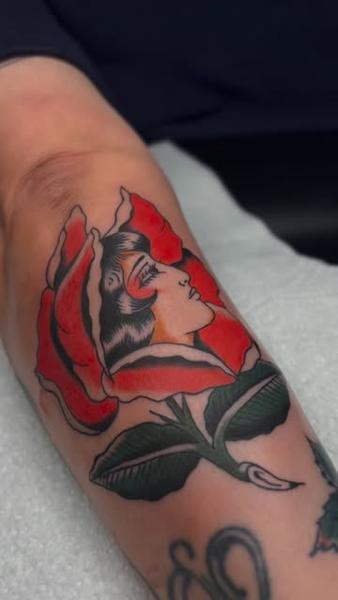 Traditional woman in rose tattoo by @tattoosbynunes