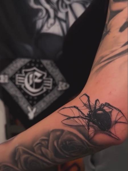 Blackwork spider tattoo by @tatzbychina