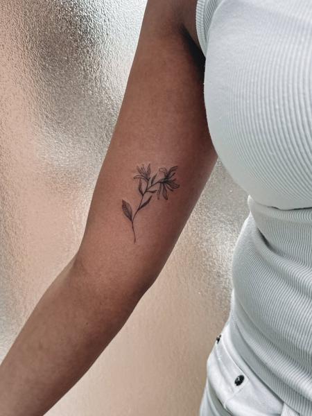 Fine line floral lilies tattoo by @terrie_titouutattoo