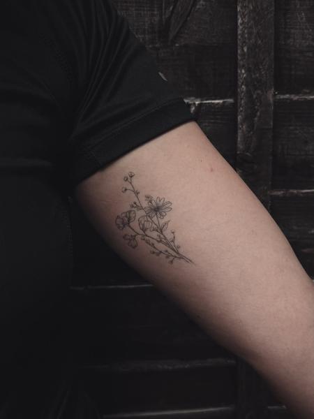 Fine line floral bouquet tattoo by @terrie_titouutattoo