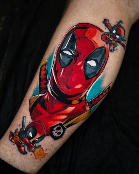Realism deadpool character tattoo by @the.comink