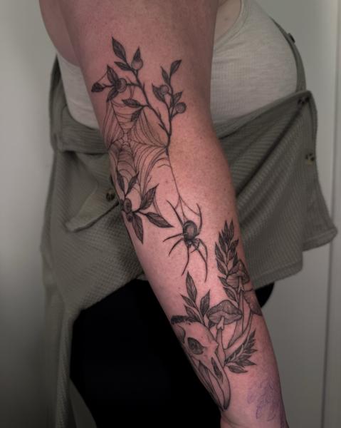 Blackwork spider and skull tattoo by @total_eclipse_tattoo