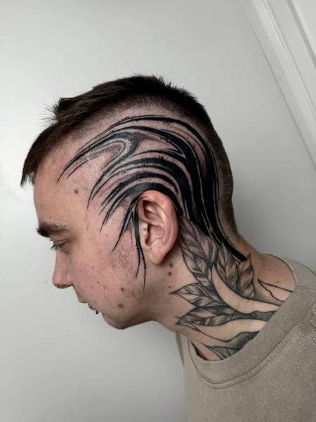 Blackwork abstract pattern tattoo by @traceless.laser