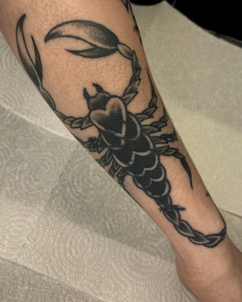 Blackwork scorpion tattoo by @usual_suspect_ttt