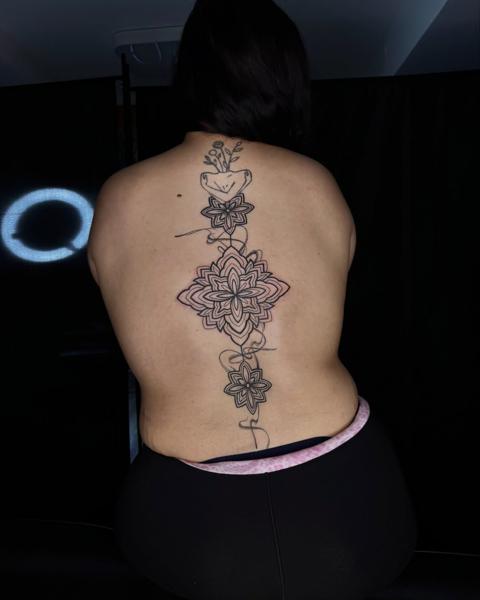 Linework floral mandala tattoo by @el.vittta