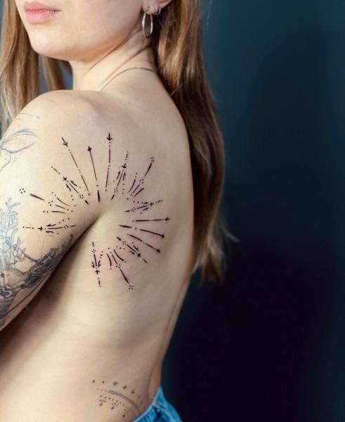 Fine line geometric arrows tattoo by @vanillaflows