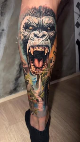 Realism roaring gorilla tattoo by @venceslau.santos