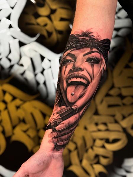 Realism expressive woman portrait tattoo by @inkbyroer