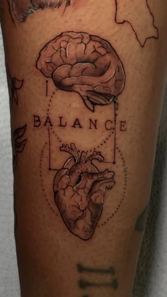 Fine line brain heart balance tattoo by @wagnervibes_tattoo