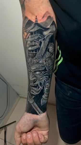 Japanese realism samurai pagoda tattoo by @wagnervibes_tattoo