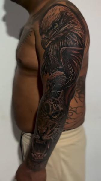 Realism eagle tiger tattoo by @wagnervibes_tattoo