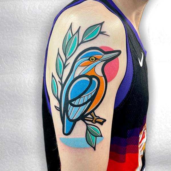 Neo-traditional geometric bird tattoo by @anshin_anshin_tattoo
