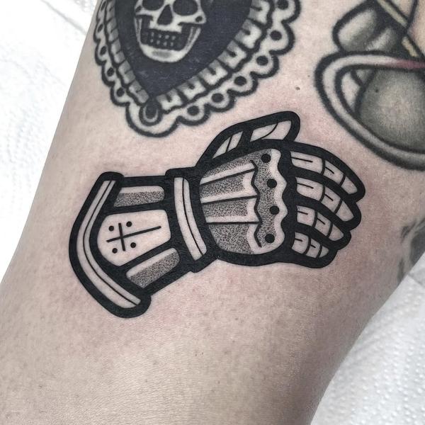 Traditional armored glove tattoo by @anshin_anshin_tattoo