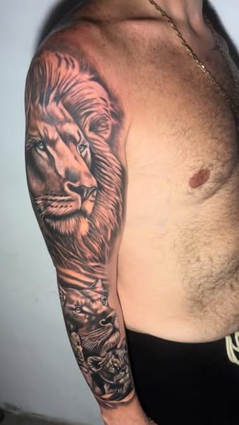 Realism lion family tattoo by @willians_tattoo