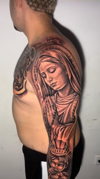 Realism praying mary tattoo by @willians_tattoo