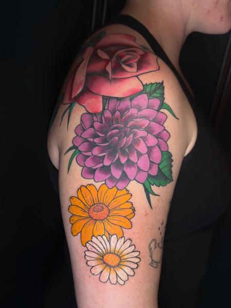 Traditional colorful flowers tattoo by @elpincheloco