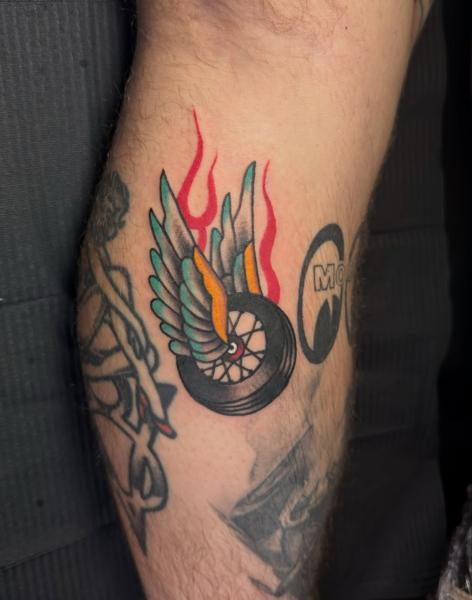 Traditional winged wheel tattoo by @elpincheloco