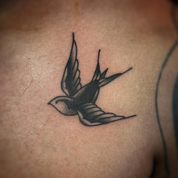 Traditional flying bird tattoo by @elpincheloco