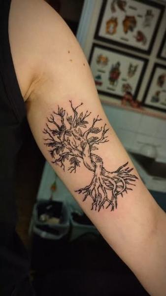 Fine line tree tattoo by @art.of.gold