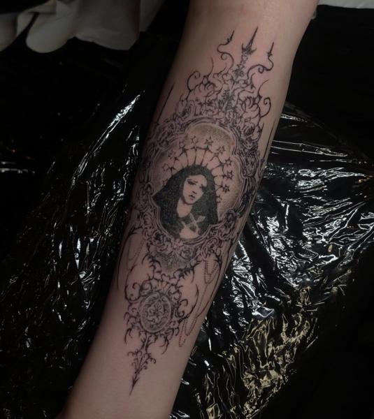 Blackwork ornate portrait tattoo by @grit_ur_teeth