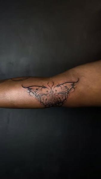 Fine line ornamental butterfly tattoo by @grit_ur_teeth
