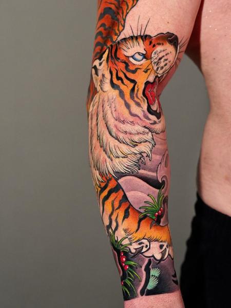 Japanese tiger tattoo by @horiyotatt