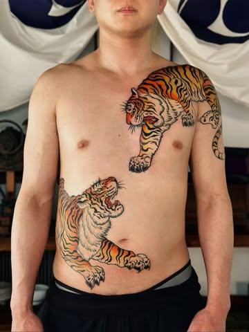 Japanese tiger duo tattoo by @horiyotatt