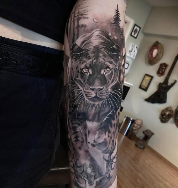 Realism panther portrait tattoo by @yolandaorlandi
