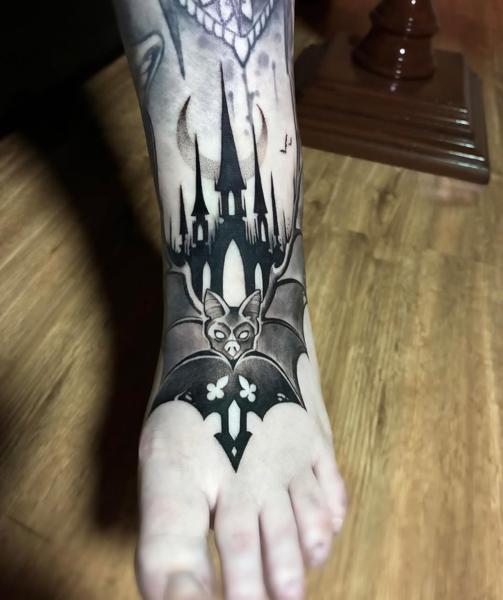 Illustrative gothic bat castle tattoo by @yolandaorlandi