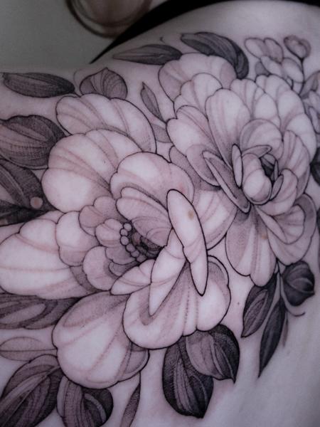 Fine Line floral design tattoo by @zozutattoo